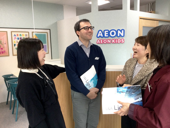 イーオン三原校はレッスン以外でも英語を話す機会があります。
