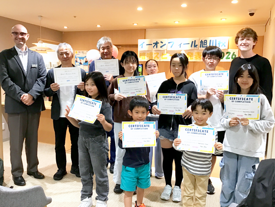 イーオンフィール旭川校は、子どもから大人まで英語でスピーチを発表する機会があります。