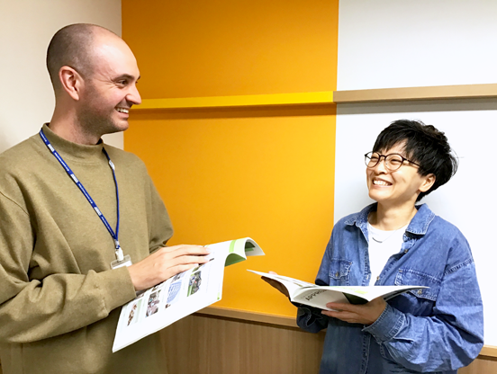イーオンフィール旭川校では、初めてでも楽しく外国人講師と会話をすることができます。