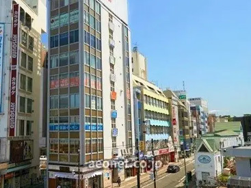 イーオン小田原駅前校は、小田原駅東口から徒歩1分。昼間のお買い物ついででも、学校・仕事帰りやお休みの日にも安心してお通いいただけます。