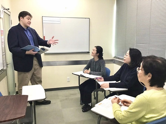 イーオン平塚校では、ビジネスメールや交渉に役立つ英語を徹底サポートします。