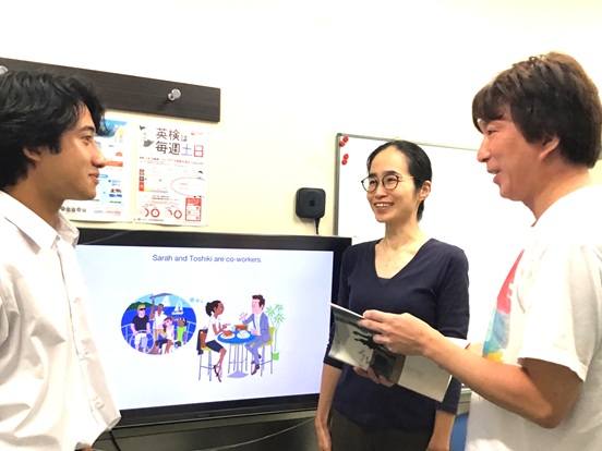 イーオン平塚校の一般向け英会話レッスン風景