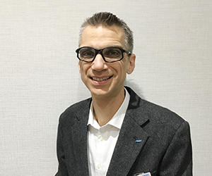 イーオン京都駅前校の外国人講師Neal。