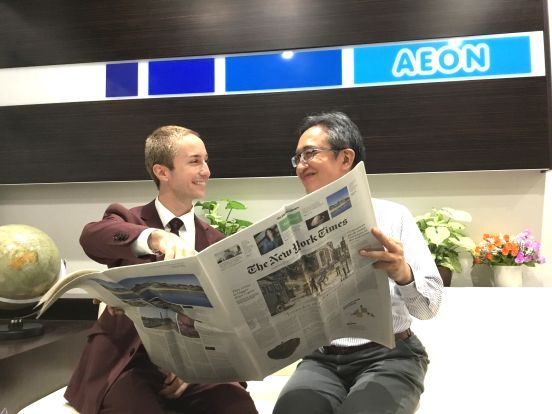 イーオン諏訪ステーションパーク校では、レッスン前後もロビーで英会話！