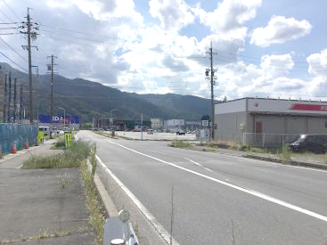 諏訪ステーションパーク校の道順写真2。諏訪ステーションパーク校は諏訪ステーションパーク内です。