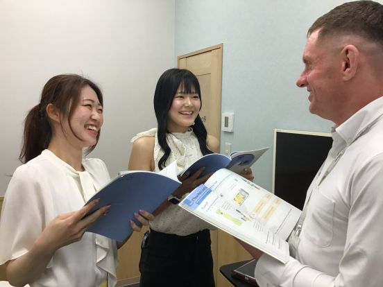 イーオン長崎スタジアムシティ校のスタッフが、生徒様の学びを全力でサポートします。