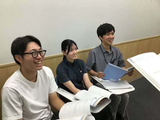 イーオン長崎スタジアムシティ校なら、会議やプレゼンで自信を持って話せる英語力を身につけられます。
