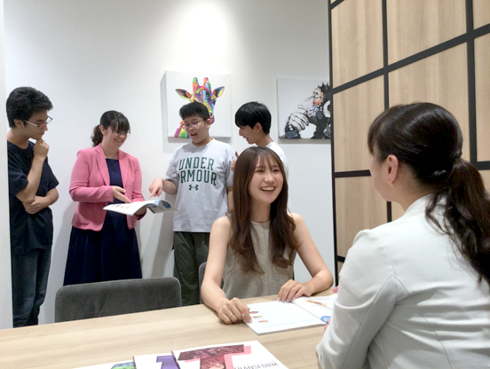 イーオン大分校には様々な目標を持った「英語仲間」がいます。