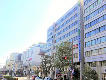 イーオン岡山駅前校は、駅近で通いやすい環境です。