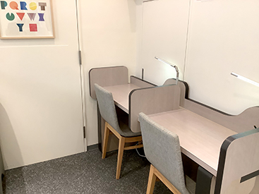 イーオン天王寺校は、学習ブースをOPEN時間内は好きなだけ使えます。