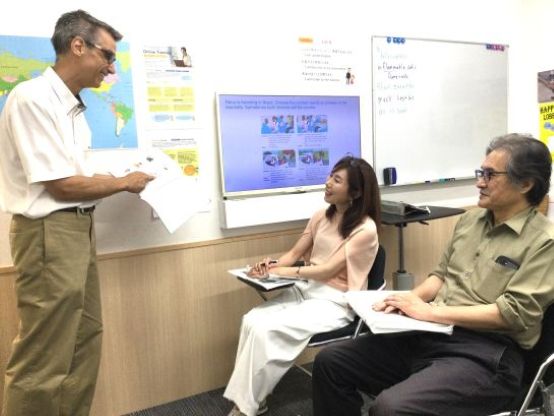 イーオン枚方校では会議・商談・プレゼンに強い英語スキルを身につけられます