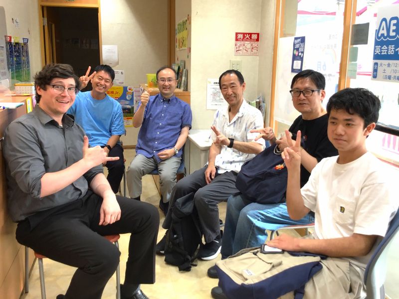 イーオン千里中央校では、ロビーでも先生とお話できます。
