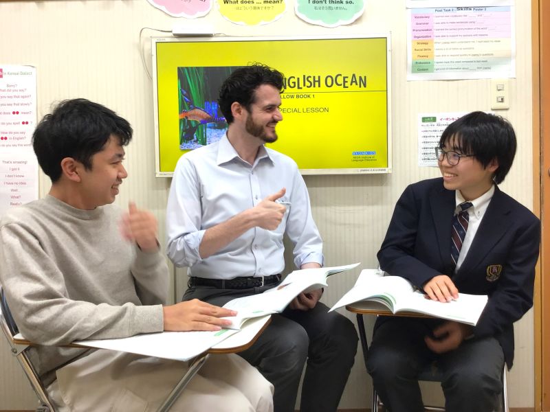 イーオン千里中央校では、高校生の目標に合わせた英会話レッスンを提供します。