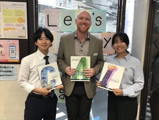 レッスンを担当するイーオン高槻校の講師陣です！