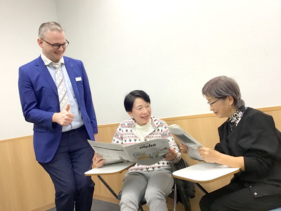 イーオン佐賀校では英語で色々な会話が弾んでいます。