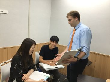 イーオン大宮西口校の講師が生徒様を丁寧にサポートいたします。