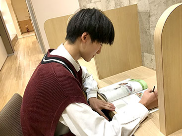 イーオンエルミこうのす校のスタッフは、生徒様の学習を力強くサポートします。