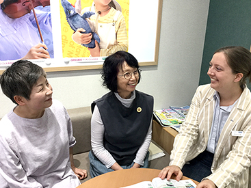 イーオン出雲校は、ロビーでの待ち時間では楽し気な会話も聞こえてきます。