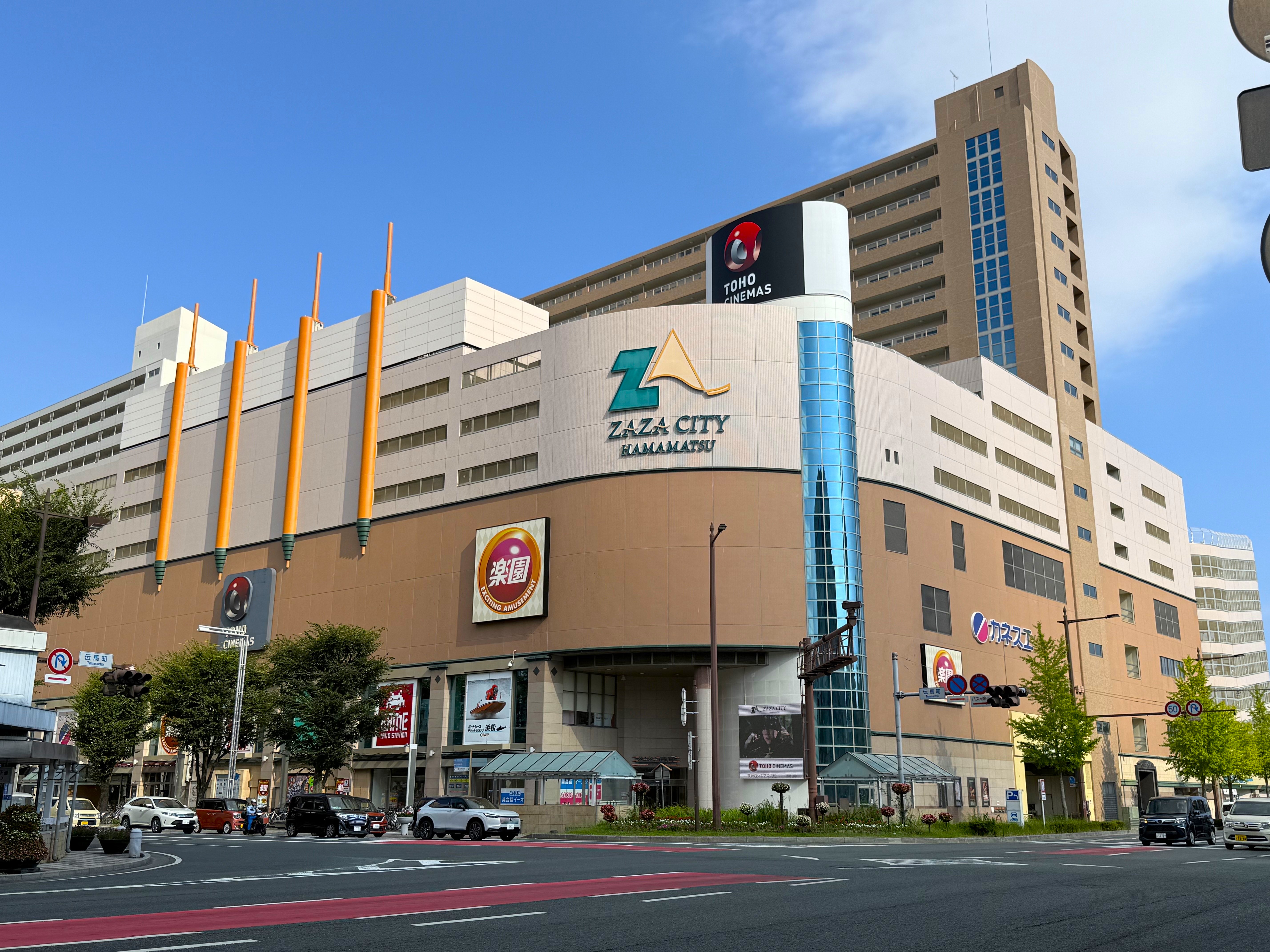 イーオン浜松校は、ザザシティ西館の1階にございます。