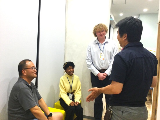 イーオン宇都宮テラス校では、仲間と楽しく英語を学ぶことができます。