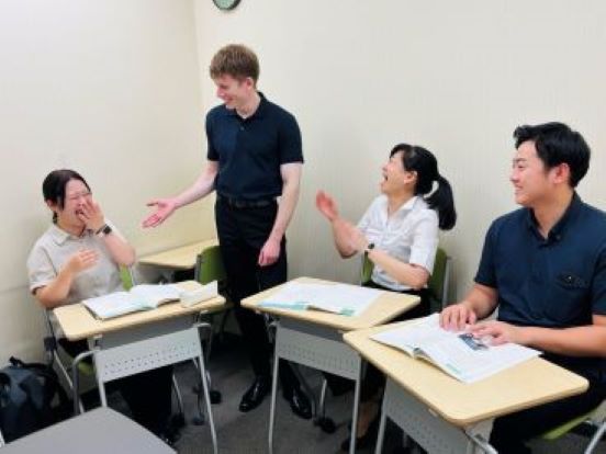 イーオン高田馬場校には、楽しく学べる雰囲気を作る講師がいます。