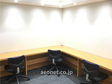 イーオン下北沢校は、自習スペース完備です。