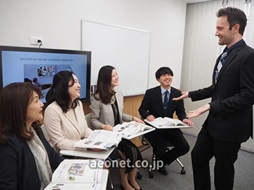 イーオン銀座校は、会議・交渉・プレゼンなど、ビジネスシーンに特化したカリキュラムをご用意しています。