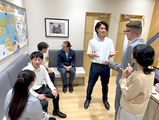 イーオン府中くるる校は、国籍豊かな様々な講師陣が在籍。「教えるプロ」にお任せください。