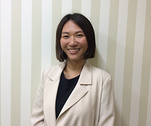 イーオン池袋本校の日本人講師のLisa先生。