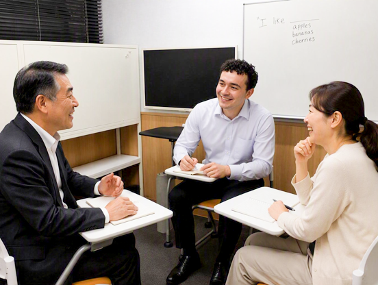 イーオン池袋本校は、21:00まで開校しているので、学校・お仕事終わりにも通いやすい！