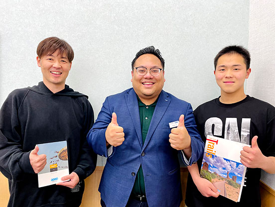 イーオン昭島校は、ベテラン講師陣が徹底サポート。みなさまのモチベーションをキープして上達をサポートします。