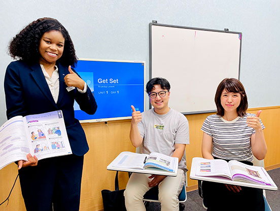 イーオン昭島校には、楽しく学べる雰囲気を作る講師がいます。