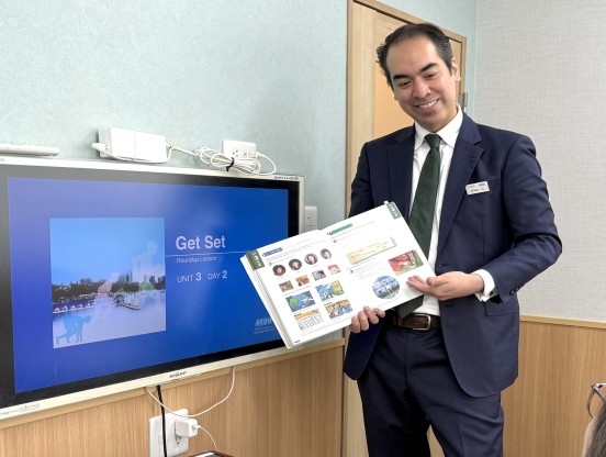 イーオン目白校には、楽しく学べる雰囲気を作る講師がいます。