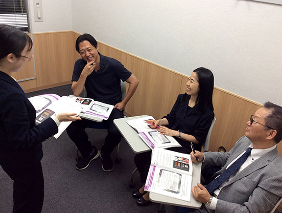 イーオン豊洲シエルタワー校の一般レッスンの様子。