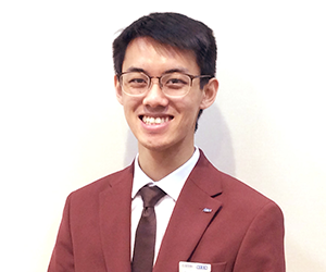 イーオン八王子オーパ校の外国人教師のBrandon先生。