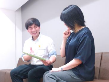 イーオン調布校はレッスンだけでなくロビーでも英会話が楽しめます。