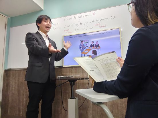 イーオン調布校ではビジネスで使える英語のレッスンもご用意！お仕事で英語が必要ならイーオン調布校へご相談ください。