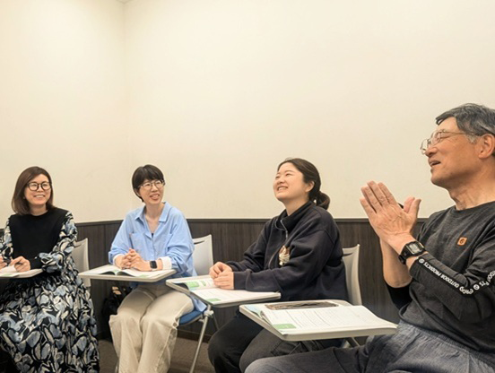 イーオン府中くるる校では、生徒様が安心して学べるようスタッフが支援します。