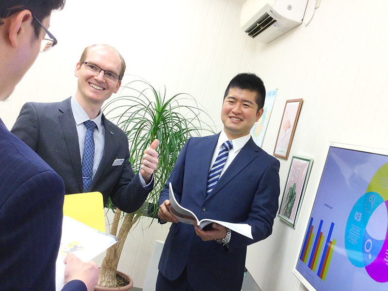 イーオン鳥取校は、海外出張や国際会議に対応できる英語力をサポートします。