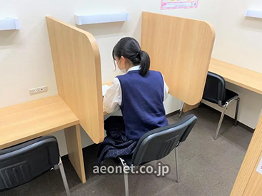 イーオンマリエ富山校は、大人も使える自習室完備。