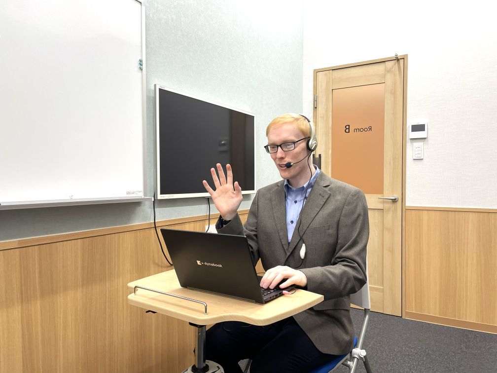 イーオン高岡校は、通学が難しくなっても、オンラインでご自宅でレッスンが受講できます。