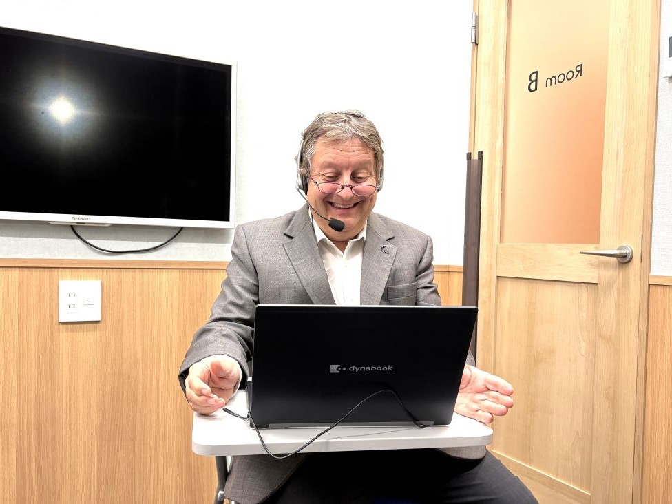 イーオン高岡校は、通学が難しくなっても、オンラインでご自宅でレッスンが受講できます。