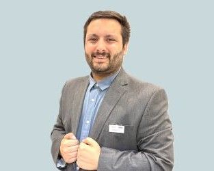イギリス出身のJames先生は明るく楽しいレッスンが人気です。