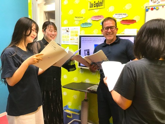 イーオン和歌山ガーデンパーク校のスタッフは、生徒様の目標達成を全力で応援します